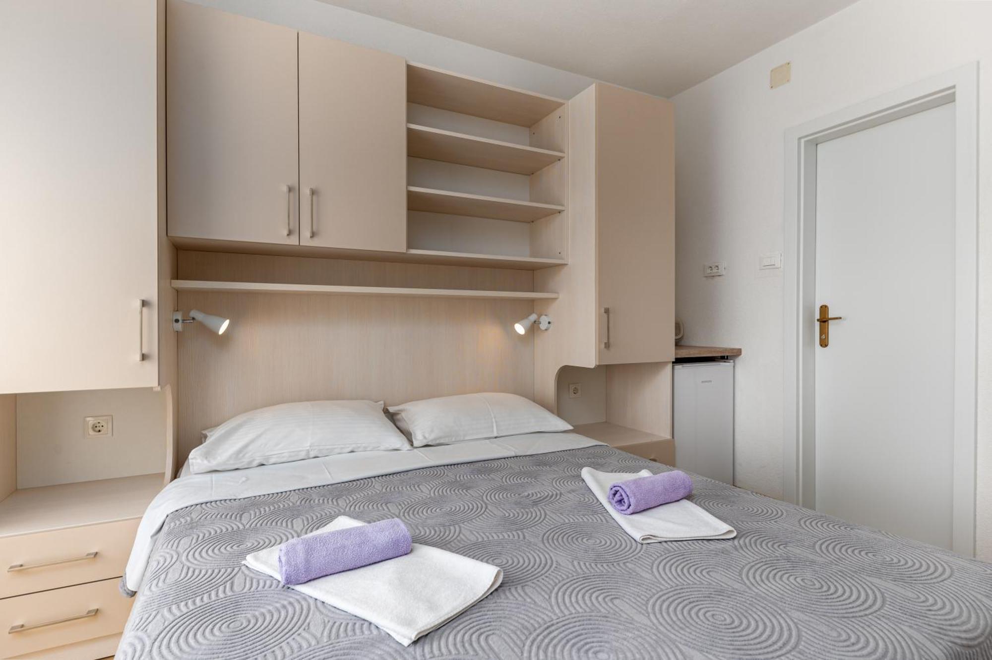 Bed And Breakfast Ivona Baška Voda 部屋 写真