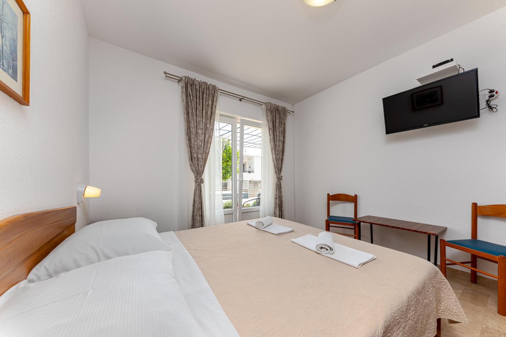 Bed And Breakfast Ivona Baška Voda エクステリア 写真